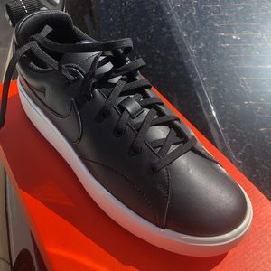 Nike Course Classic Spikeless Golf Shoes